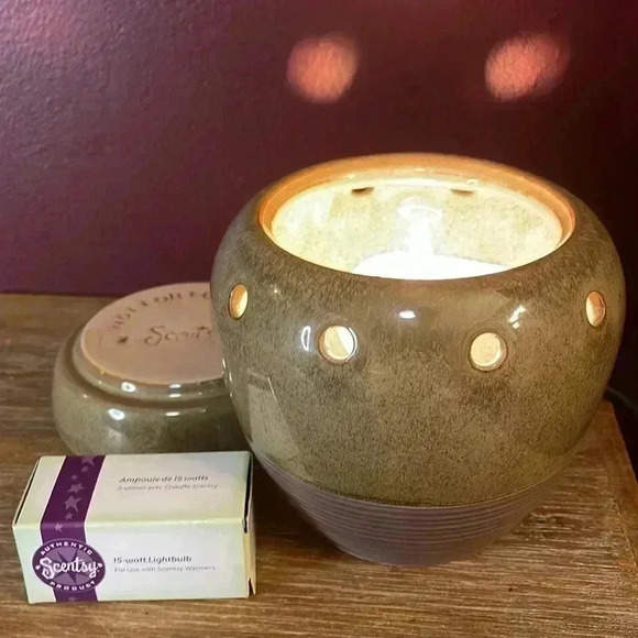 Scentsy Mid-Size Limestone Electric Wax Melter Wax Warmer with Extra Bulb - Picture 12 of 14